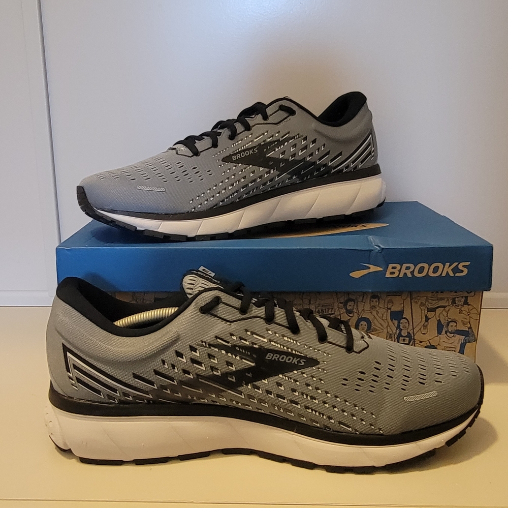 NIB MEN'S BROOKS GHOST 13 WIDE RUNNING SHOES